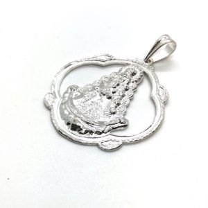 Medalla pandereta calada de la Virgen del Rocío fabricada en Plata de Primera Ley.