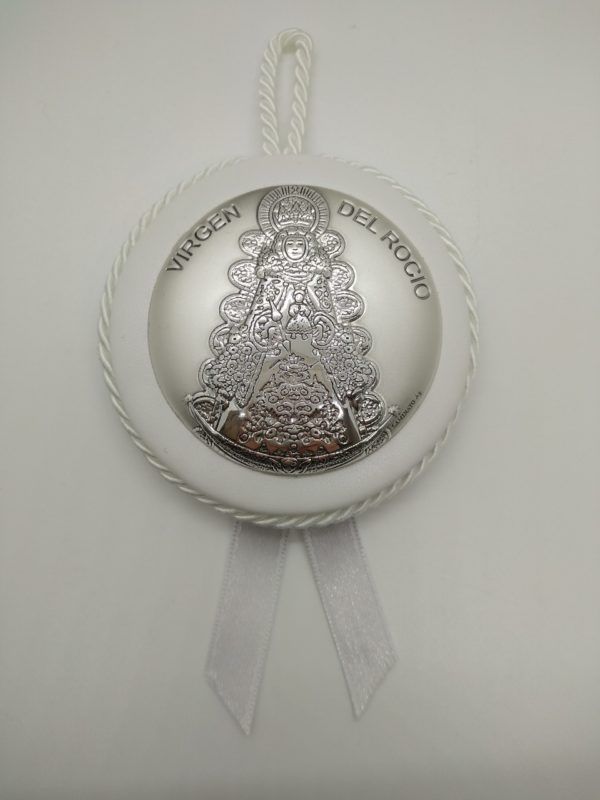 Medalla para cuna de la Virgen del Rocío redonda con placa de plata bilaminada. Color: Blanco